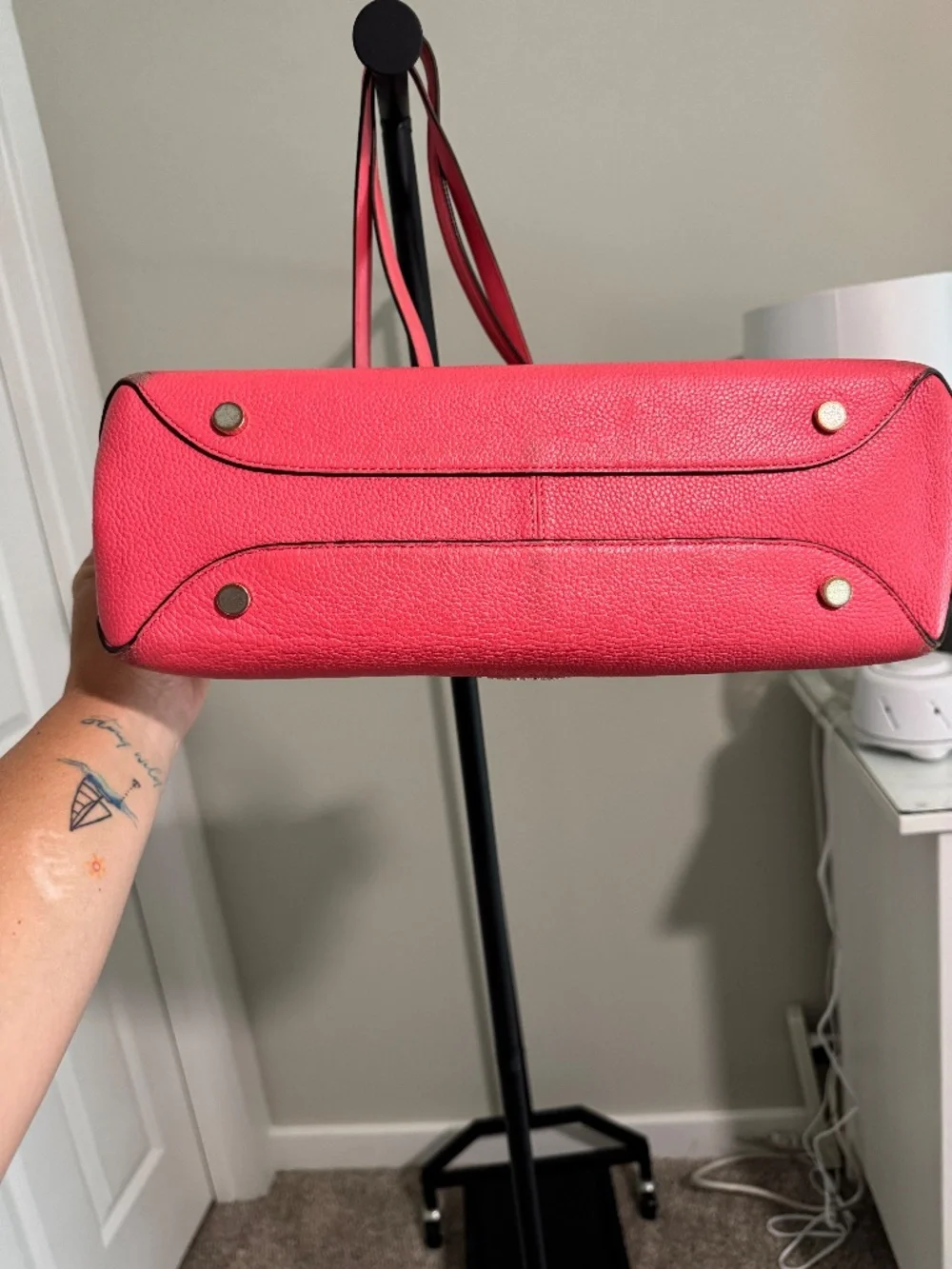 Kate Spade tote GUC holds 13